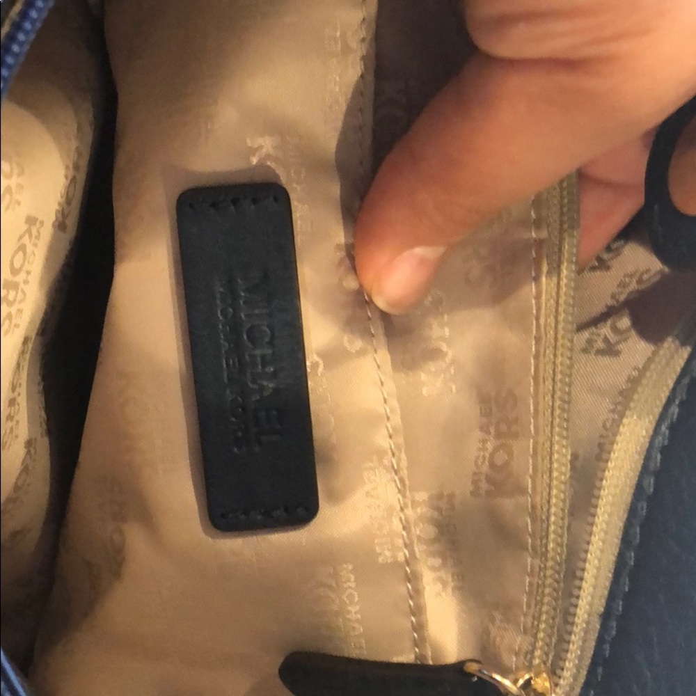 Authentic michael kors bag - Picture 4 of 8